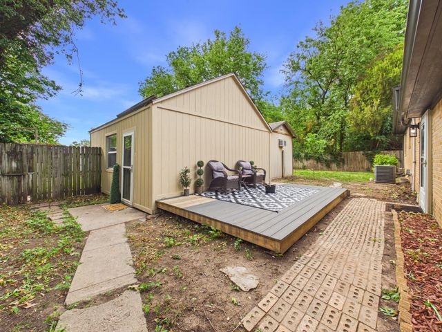 1863 S Chautauqua, Wichita, KS 67211