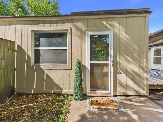 1863 S Chautauqua, Wichita, KS 67211