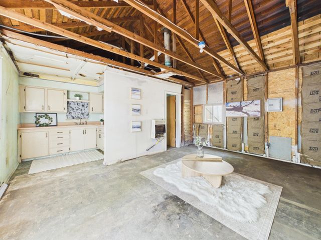 1863 S Chautauqua, Wichita, KS 67211