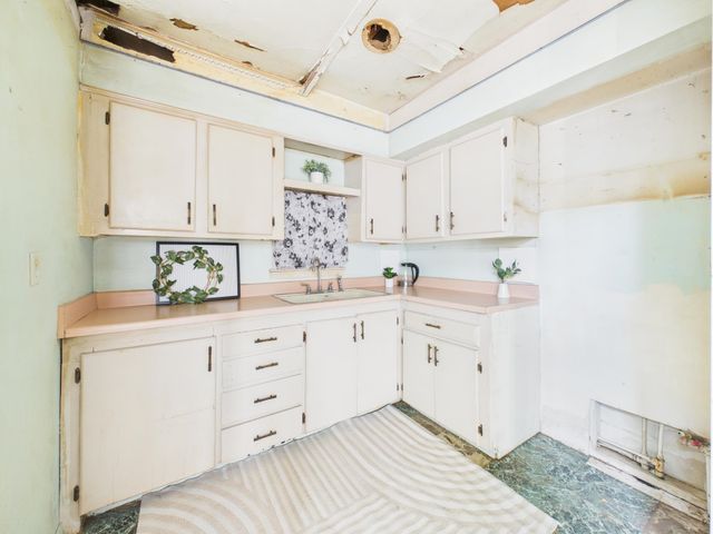 1863 S Chautauqua, Wichita, KS 67211