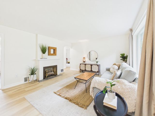 1863 S Chautauqua, Wichita, KS 67211