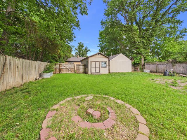 1863 S Chautauqua, Wichita, KS 67211