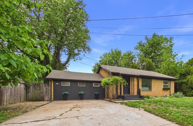 1863 S Chautauqua, Wichita, KS 67211