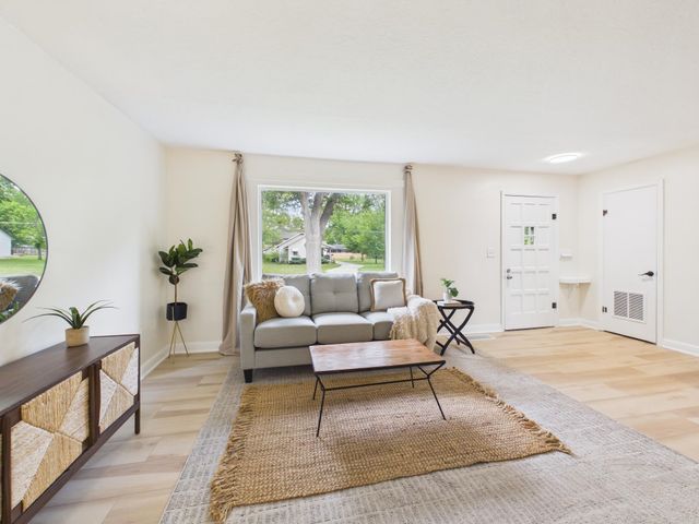 1863 S Chautauqua, Wichita, KS 67211