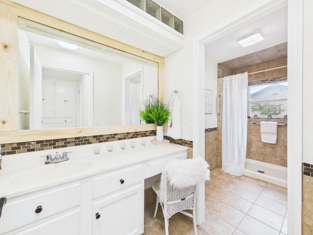 1863 S Chautauqua, Wichita, KS 67211