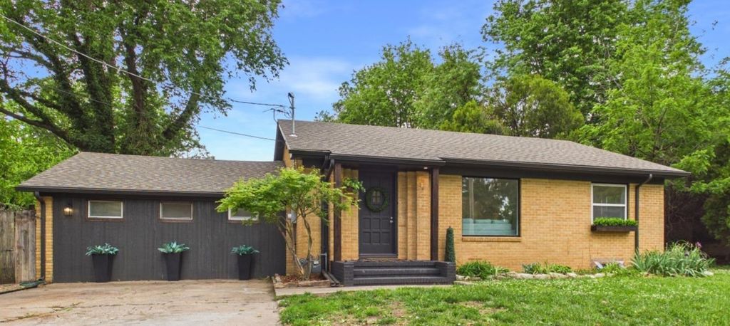 1863 S Chautauqua, Wichita, KS 67211