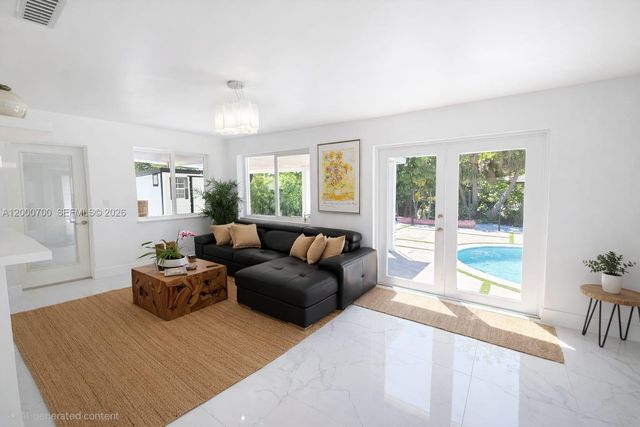 7142 SW 65th Ave, South Miami, FL 33143