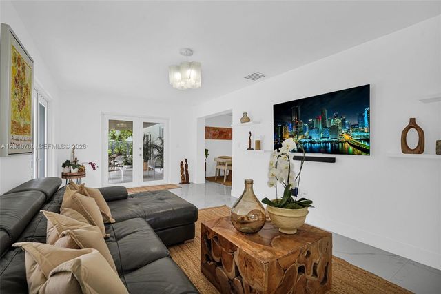 7142 SW 65th Ave, South Miami, FL 33143