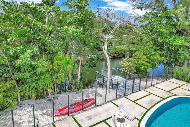 7142 SW 65th Ave, South Miami, FL 33143