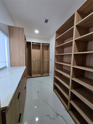 7142 SW 65th Ave, South Miami, FL 33143