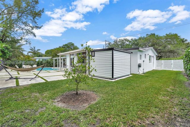 7142 SW 65th Ave, South Miami, FL 33143