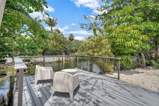 7142 SW 65th Ave, South Miami, FL 33143