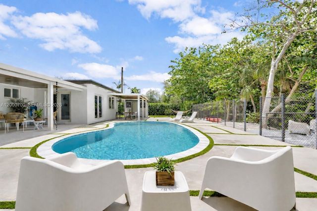 7142 SW 65th Ave, South Miami, FL 33143