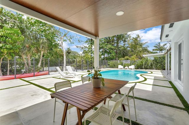 7142 SW 65th Ave, South Miami, FL 33143