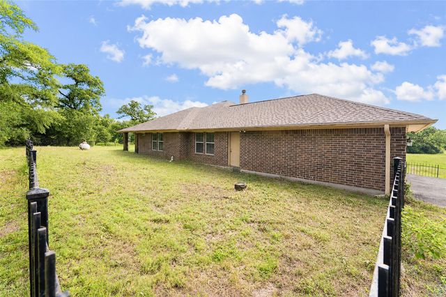 4074 Bucksnort Road, Franklin, TX 77856