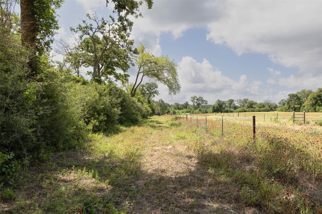 4074 Bucksnort Road, Franklin, TX 77856