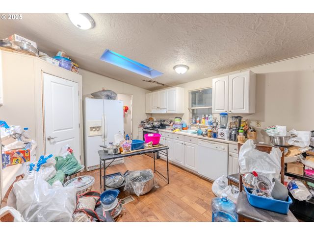 301 E COLUMBIA Dr 73, Newberg, OR 97132