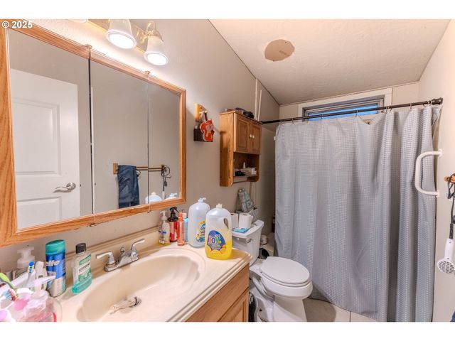 301 E COLUMBIA Dr 73, Newberg, OR 97132