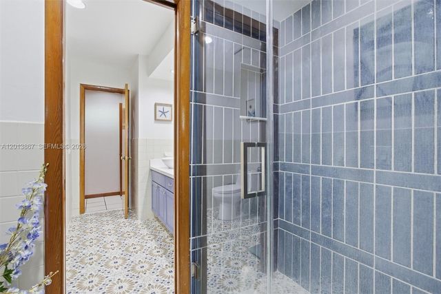 7200 N Oakmont Dr, Hialeah, FL 33015