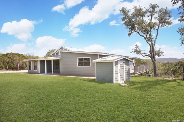 693 Snake, Pipe Creek, TX 78063