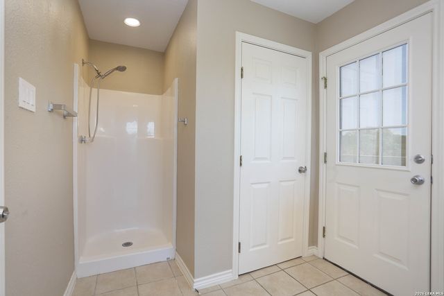 693 Snake, Pipe Creek, TX 78063