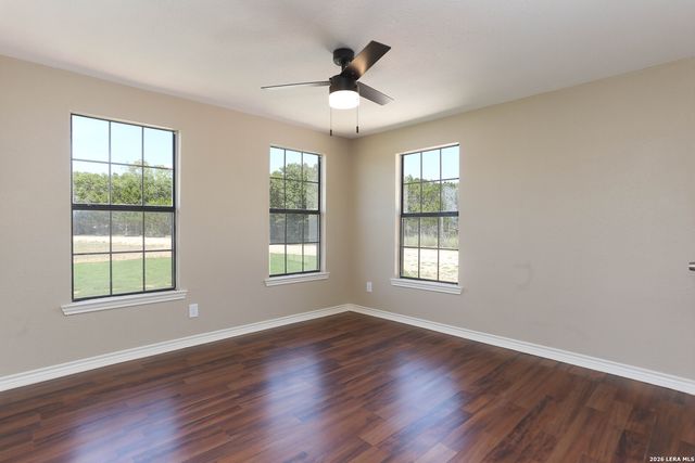 693 Snake, Pipe Creek, TX 78063