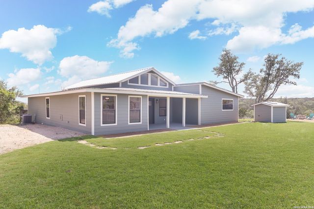 693 Snake, Pipe Creek, TX 78063