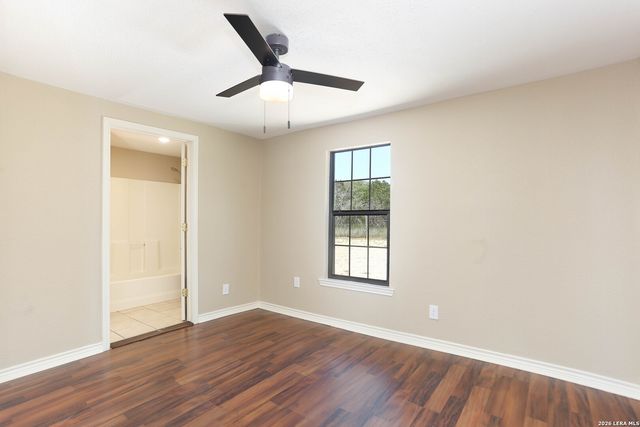 693 Snake, Pipe Creek, TX 78063