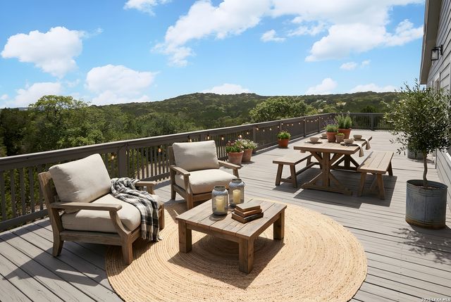 693 Snake, Pipe Creek, TX 78063