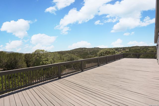 693 Snake, Pipe Creek, TX 78063