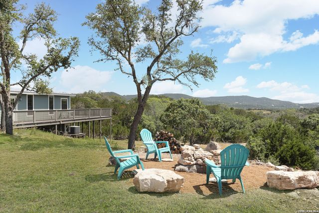 693 Snake, Pipe Creek, TX 78063