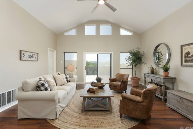 693 Snake, Pipe Creek, TX 78063