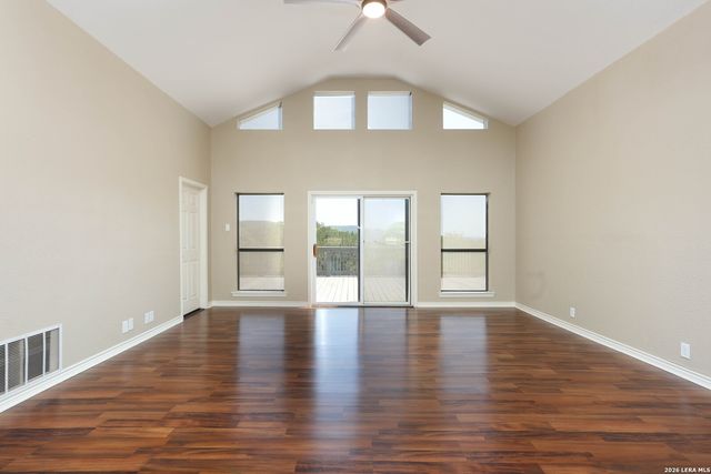 693 Snake, Pipe Creek, TX 78063