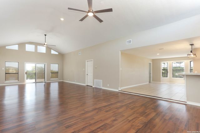 693 Snake, Pipe Creek, TX 78063