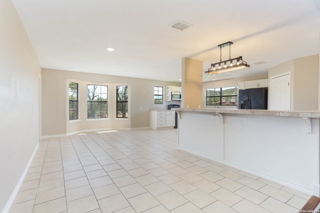 693 Snake, Pipe Creek, TX 78063