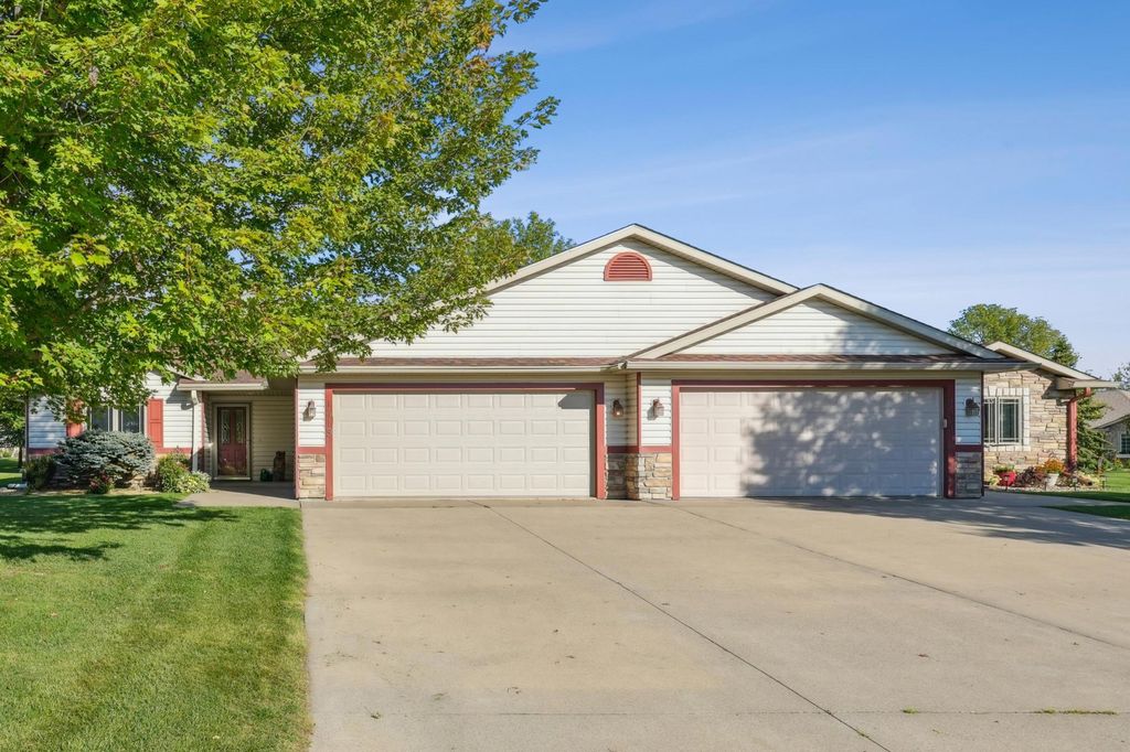 1419 Blue Jay Place, New Richmond, WI 54017