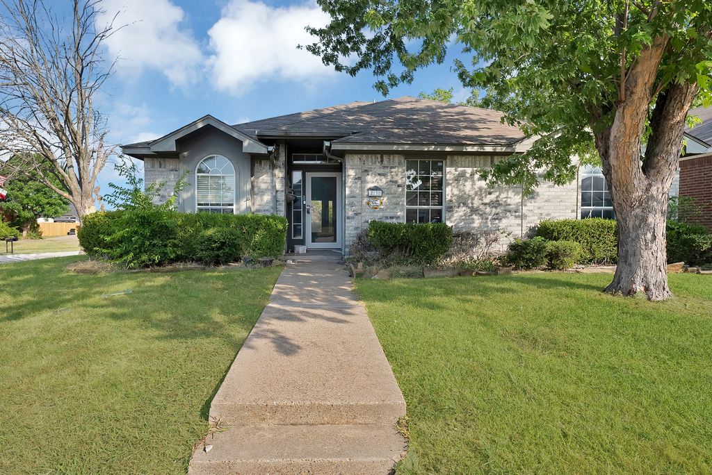2137 Emerald Oaks, Mesquite, TX 75181