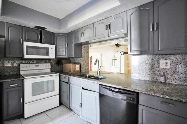 4966 NW 39th St, Lauderdale Lakes, FL 33319