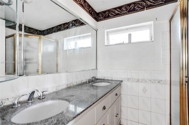 4966 NW 39th St, Lauderdale Lakes, FL 33319