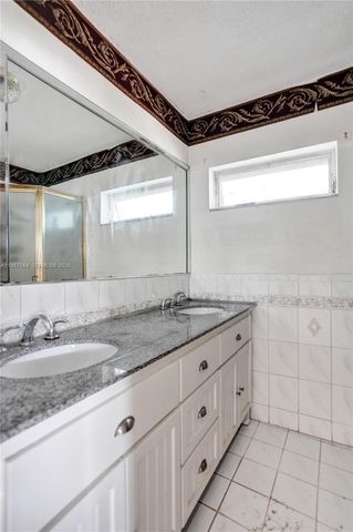 4966 NW 39th St, Lauderdale Lakes, FL 33319