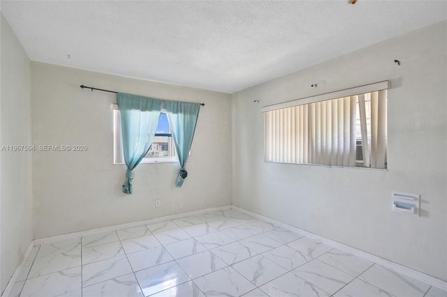 4966 NW 39th St, Lauderdale Lakes, FL 33319
