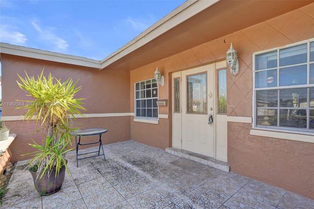 4966 NW 39th St, Lauderdale Lakes, FL 33319