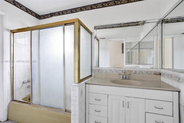 4966 NW 39th St, Lauderdale Lakes, FL 33319