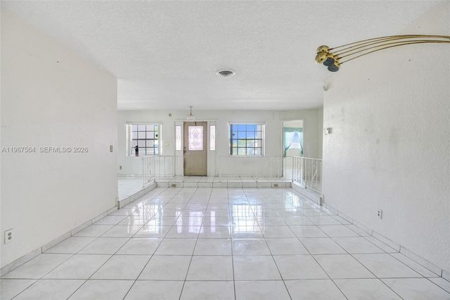 4966 NW 39th St, Lauderdale Lakes, FL 33319