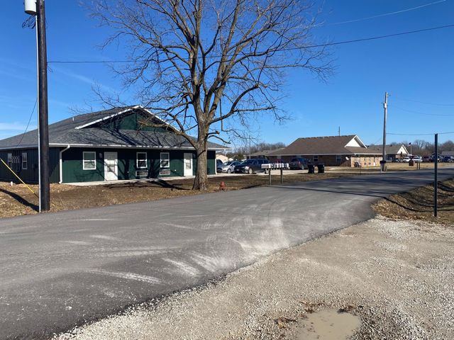 885 W Thoroughfare Street 1-8, Seymour, MO 65746