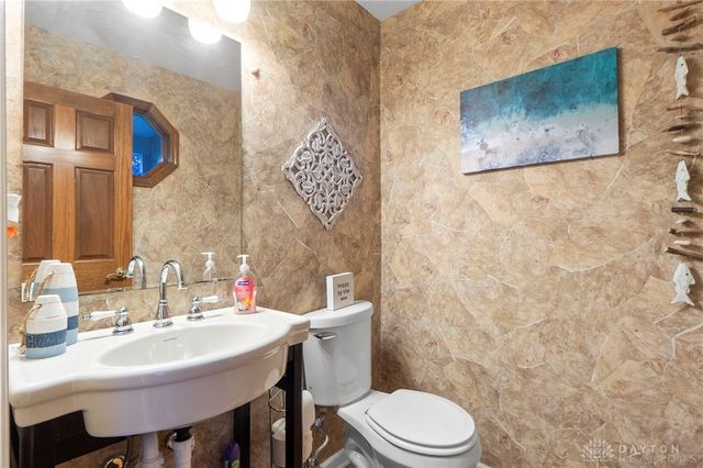 5201 Clearcreek Trail, Bath Twp, OH 45387