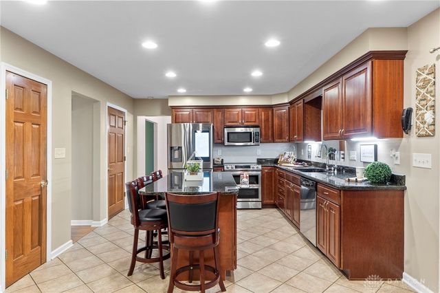 5201 Clearcreek Trail, Bath Twp, OH 45387