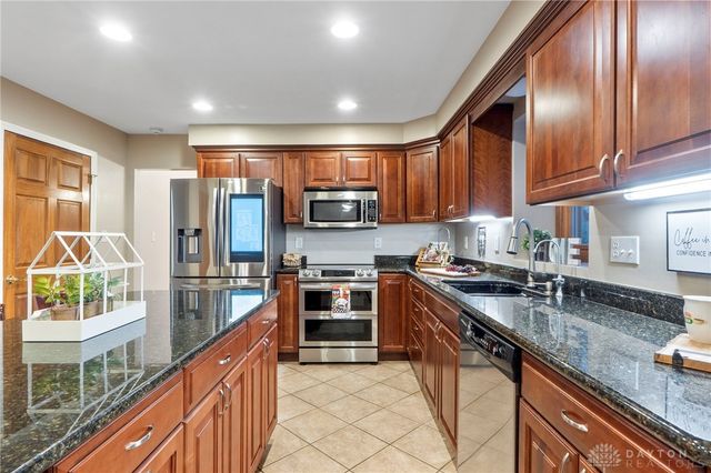 5201 Clearcreek Trail, Bath Twp, OH 45387