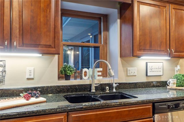 5201 Clearcreek Trail, Bath Twp, OH 45387