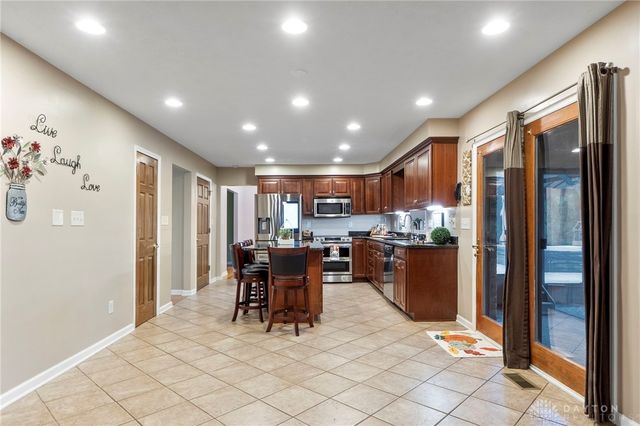 5201 Clearcreek Trail, Bath Twp, OH 45387